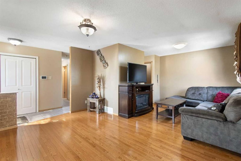 1108 Marcombe Crescent NE, Calgary, T2A4H7 | Image 2