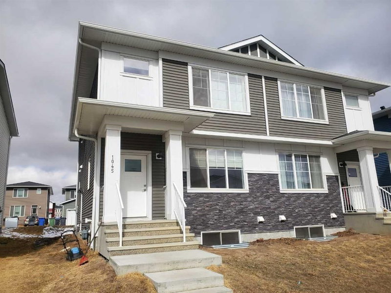 1045 West Lakeview Drive, Chestermere, Alberta