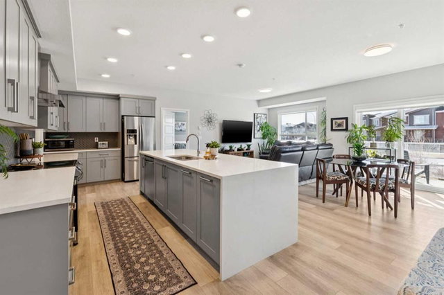 110 - 40 Carrington Plaza NW