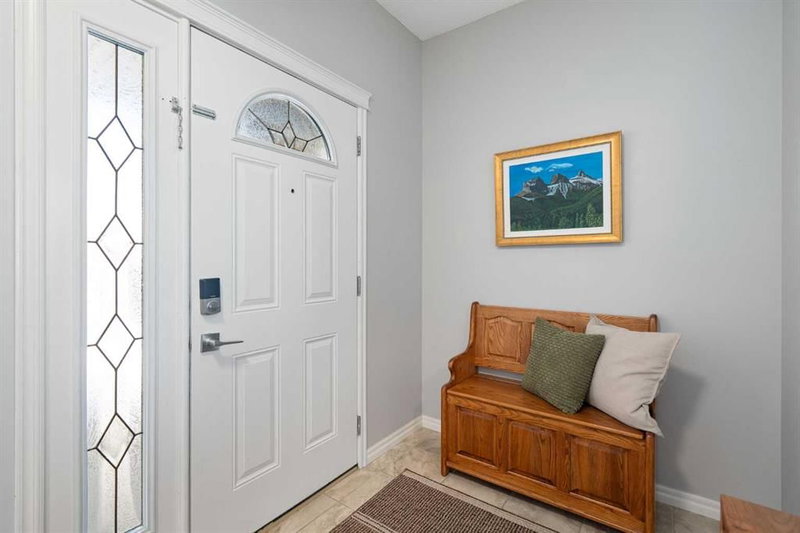 142 Coopers Bay SW, Airdrie, T4B 3K2 | Image 2