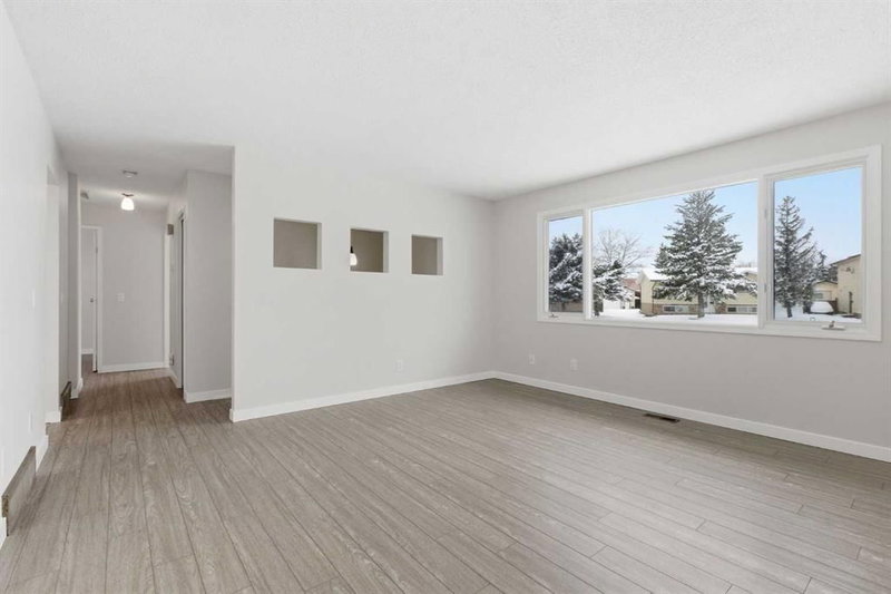 32 Fonda Mews SE, Forest Heights — interior photo 5