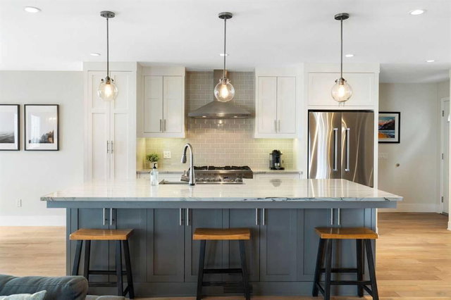 6607 Silver Springs Crescent NW