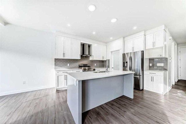 772 Edgefield Crescent