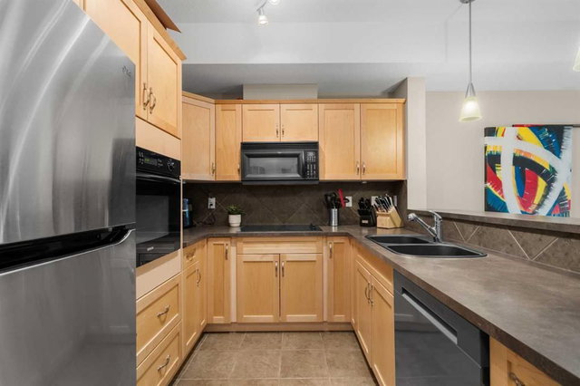 117 - 60 Royal Oak Plaza NW