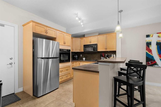 117 - 60 Royal Oak Plaza NW