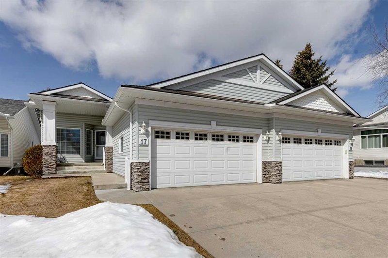 17 Rocky Ridge Villas NW, Calgary, Alberta
