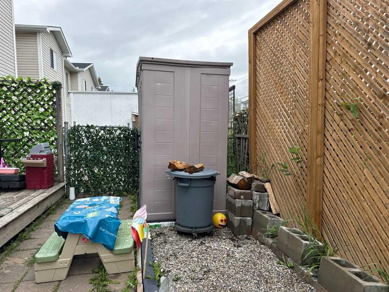 8 - 304 Ross Avenue, Cochrane, T4C 2J5 | Image 2