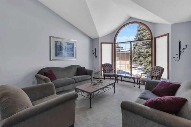 220 Woodbrook Mews SW