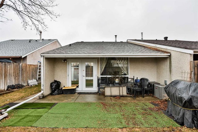 1013 St David Road N