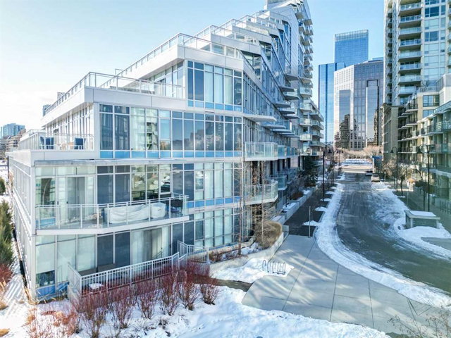 401 - 138 Waterfront Court SW