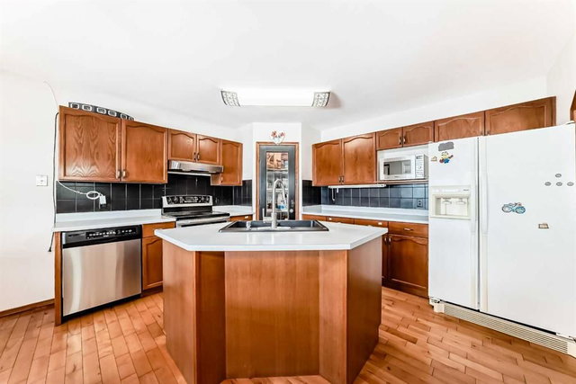 49 Applewood Court SE