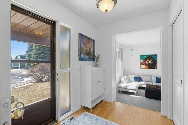 536 Woodhill Place SW