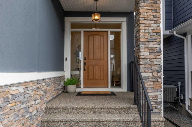 225 West Grove Way SW