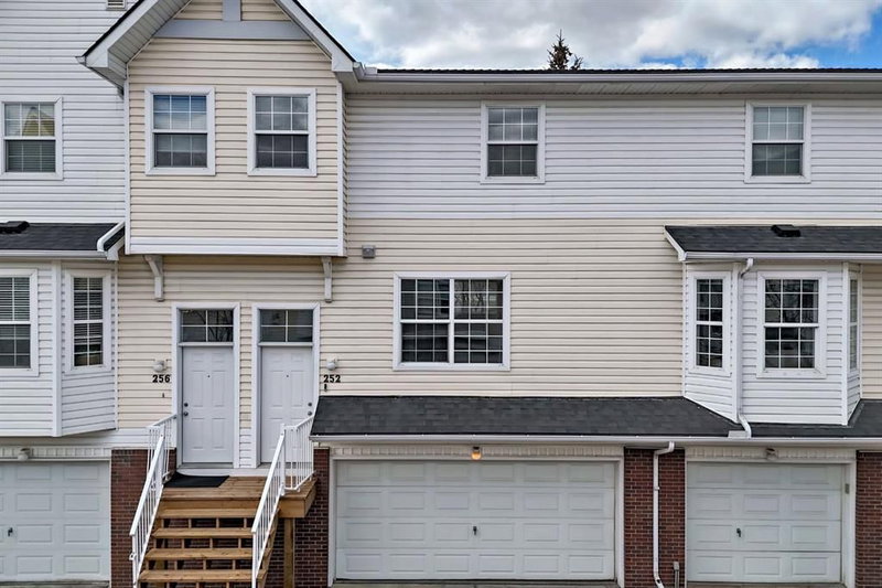 252 Prestwick Acres Lane SE, Calgary, Alberta