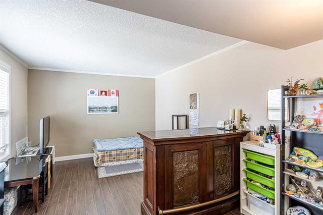 77 - 5103 35 Avenue SW