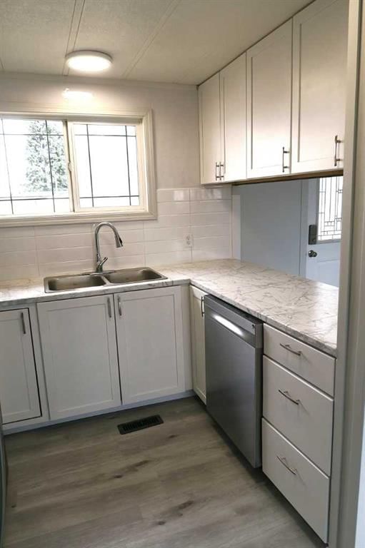 28 Riley Street NE, High River, T2V 1G5 | Image 2