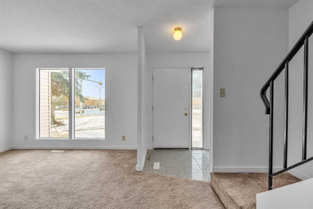 318 Marlborough Way NE