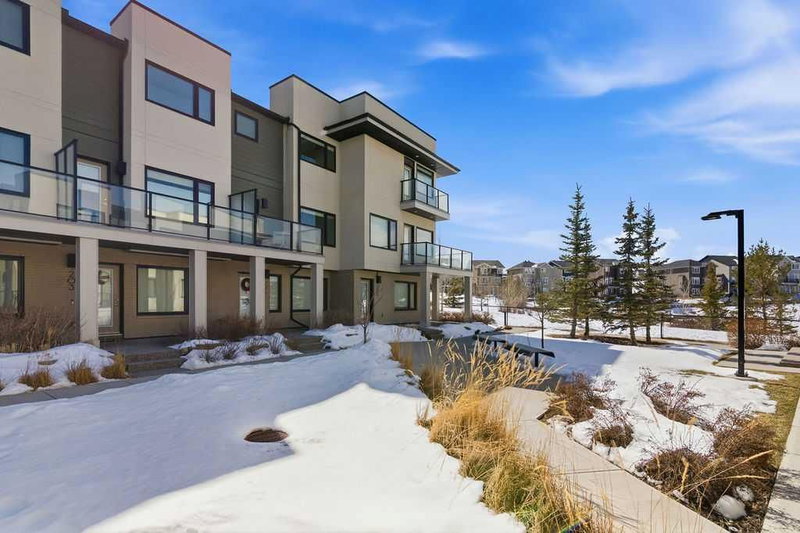 218 Sherwood Square NW #204, Calgary, Alberta
