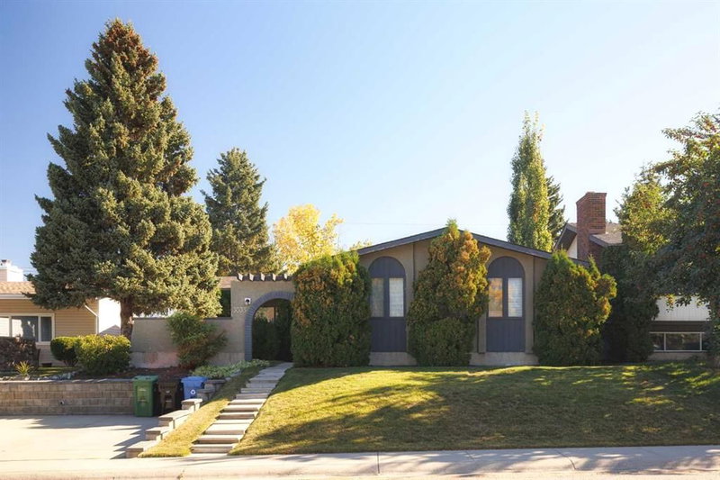 3035 Cedar Ridge Drive SW, Calgary, Alberta