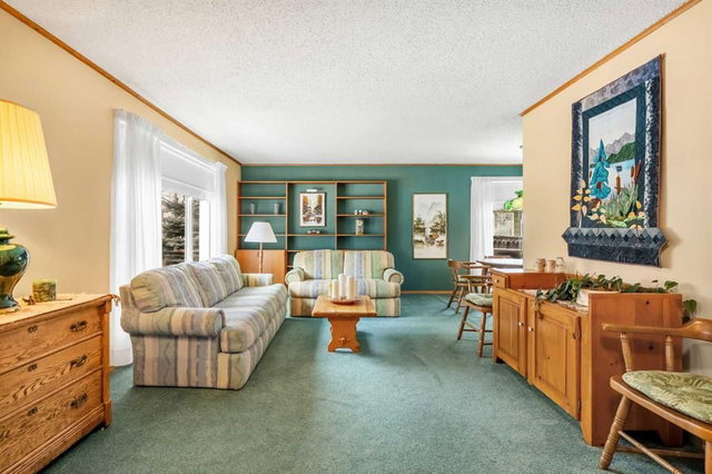 128 Parkland Place SE