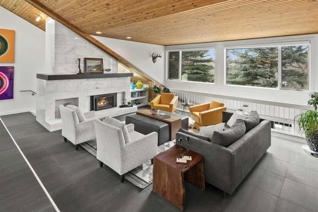 10 - 2200 Varsity Estates Drive NW