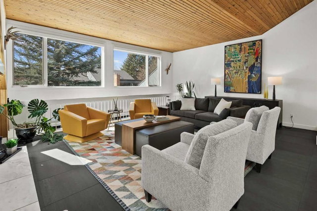 10 - 2200 Varsity Estates Drive NW