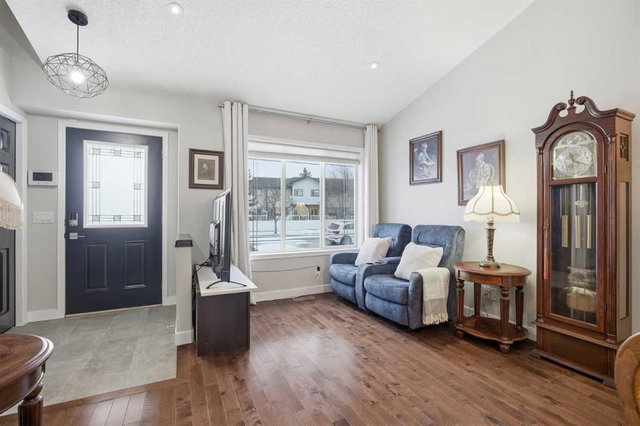 912 Silver Creek Drive NW