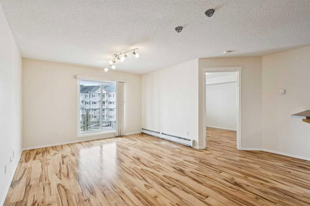 1309 - 5 Country Village Park NE