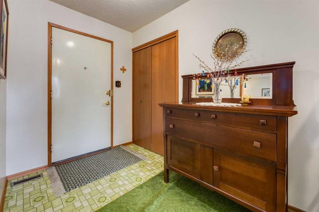 68 Silver Ridge Court NW