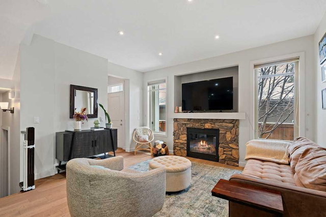 2 - 3427 5 Avenue NW