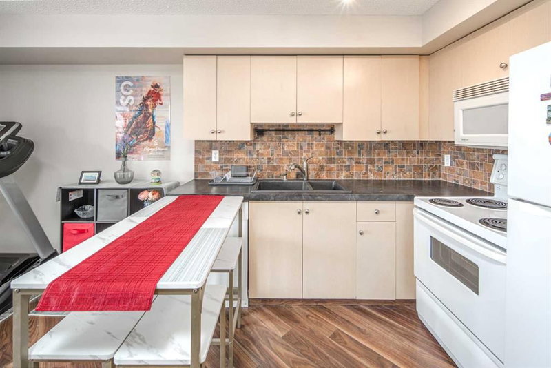 307 - 17 Country Village Bay NE, Calgary, T3K 5Z3 | Image 2