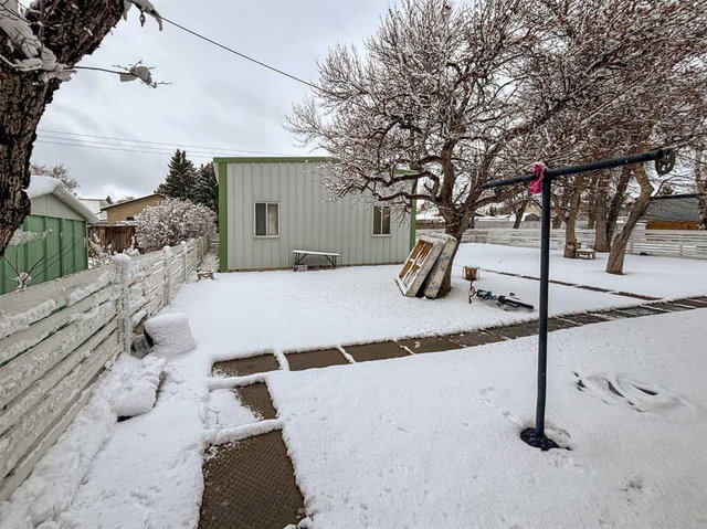 622 & 624 22 Street N