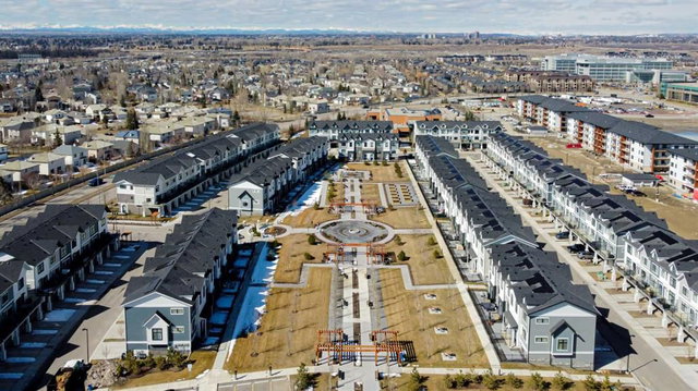 208 - 255 Les Jardins Park SE