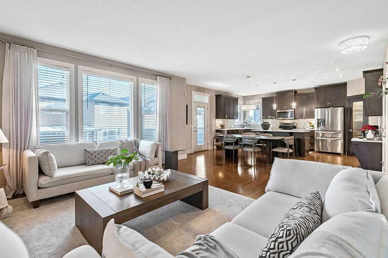 112 Kinniburgh Close, Chestermere, Alberta