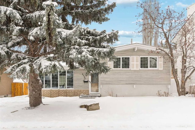 2735 Lionel Crescent SW