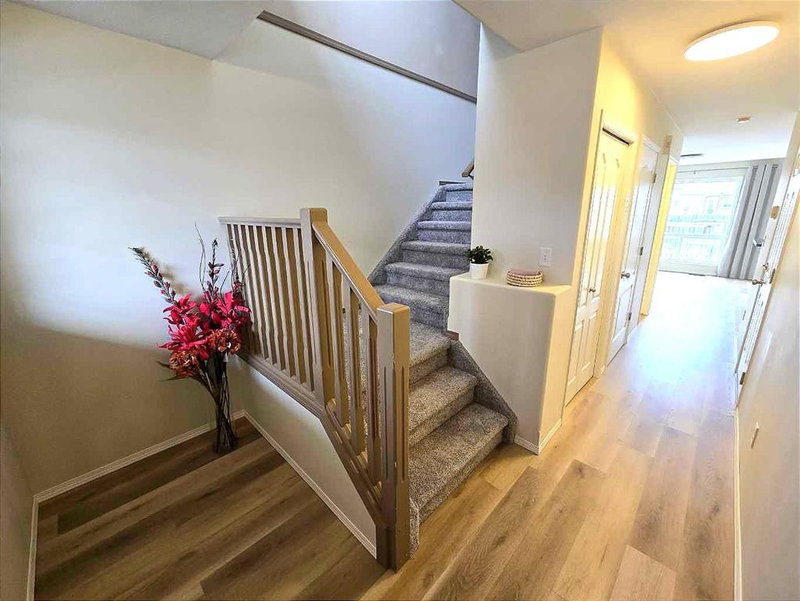 22 arthur Close, Red Deer, T4R 3M6 | Image 2