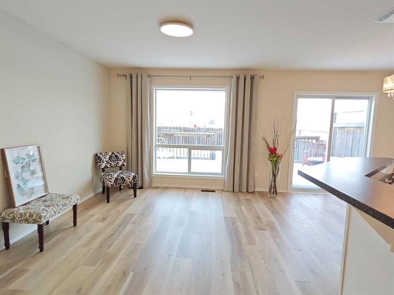 22 arthur Close, Red Deer, T4R 3M6 | Image 3