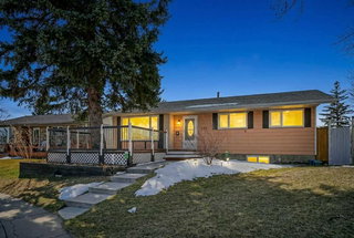 255 Penmeadows Close SE