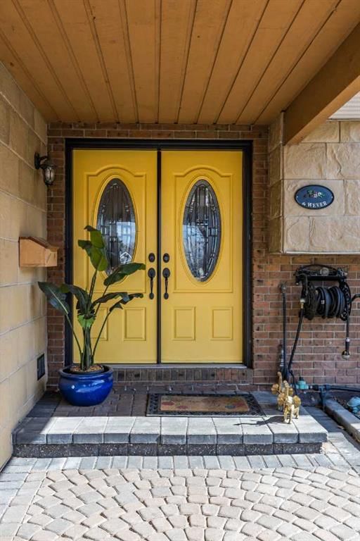 16 Rossland Court SE