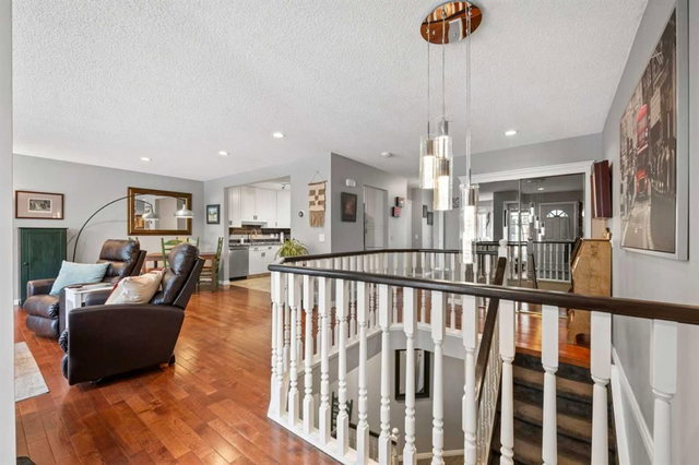 38 Richelieu Court SW