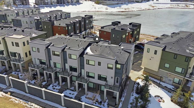 904 - 218 Sherwood Square NW