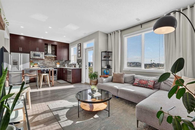 203 - 445 Redstone Walk NE