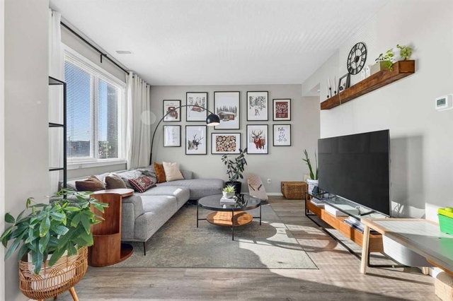 203 - 445 Redstone Walk NE