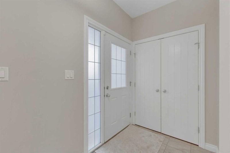 9 Ross Close, Sylvan Lake, T4S 0C8 | Image 2