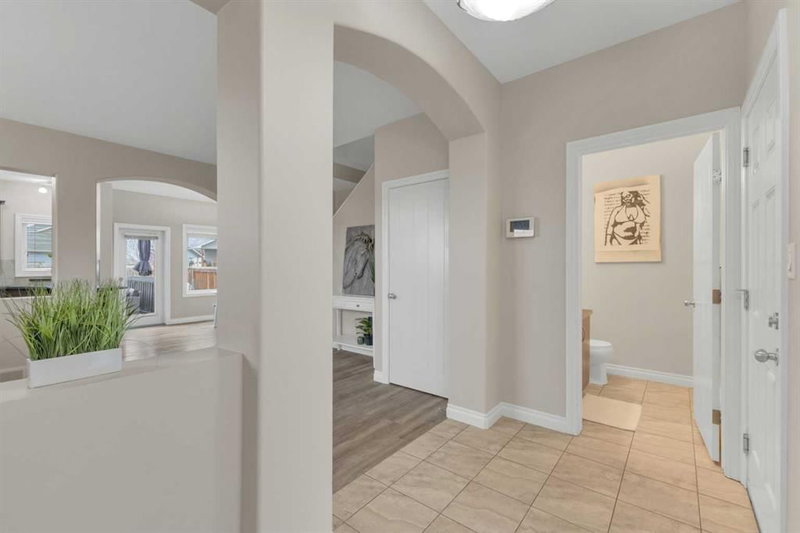 9 Ross Close, Sylvan Lake, T4S 0C8 | Image 3