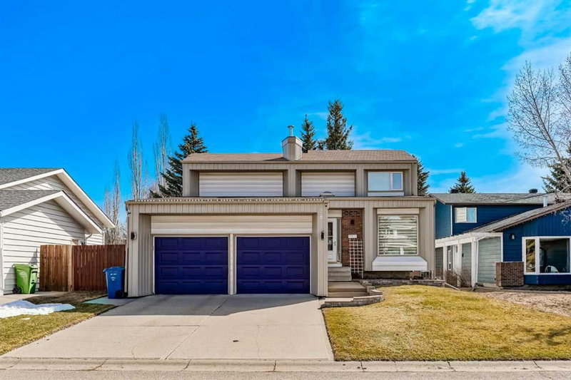 28 Deercross Way SE, Calgary, Alberta