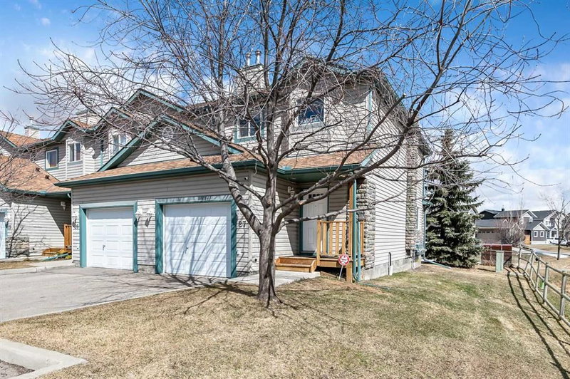 27 - 156 Canoe Drive SW, Airdrie, T4B 2Z3 | Image 2