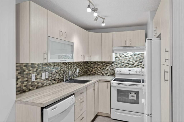 2 - 713 Mcdougall Road NE