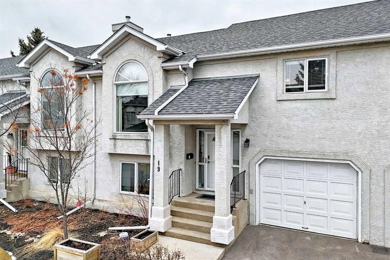 19 Sunlake Gardens SE, Calgary, Alberta