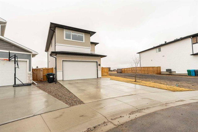 147 Goldenrod Road W